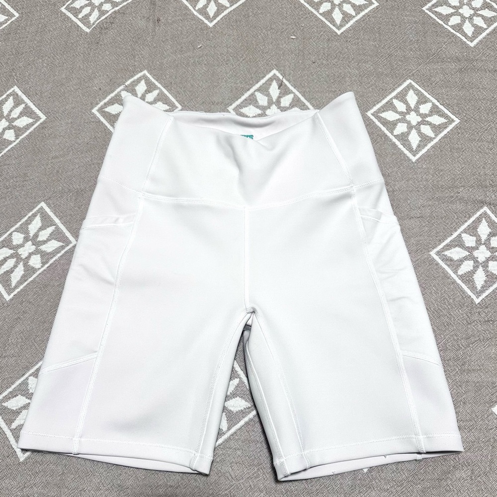 SOLID & STRIPED Women's Cream Yoga Shorts with Side pockets
